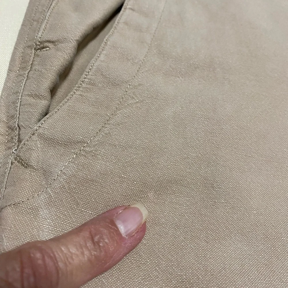 Banana Republic Men's Relaxed Fit 31X32 Khaki Chinos Pants.